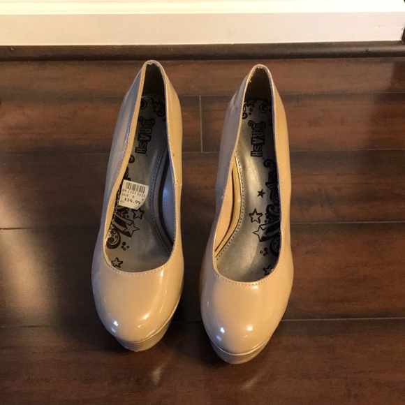 Platform Pumps Size 8M - Picture 3 of 3